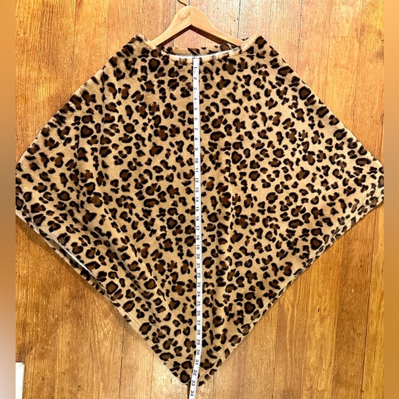 Women’s fuzzy animal print poncho, NWT - Picture 2 of 8